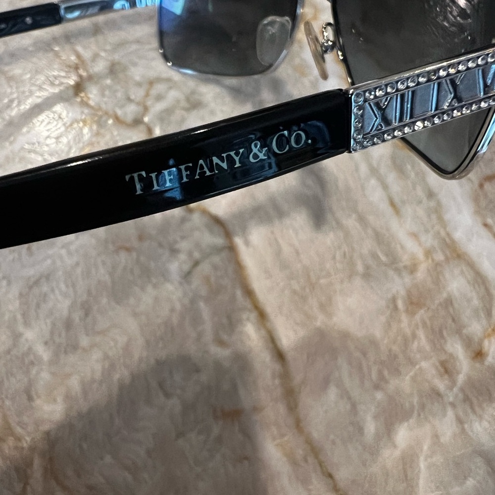 Beautiful pair of Tiffany sunglasses for woman - Picture 2 of 5